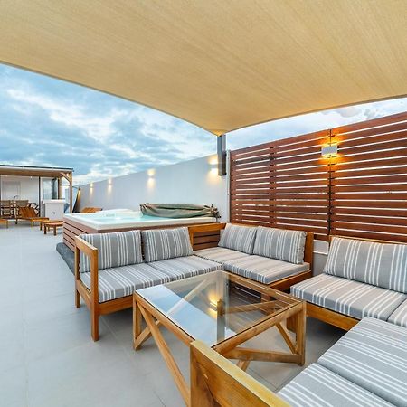 One Bay Residence Unit 15 - Penthouse With Private Roof Top, Jacuzzi And Sea View Grand Baie Bagian luar foto