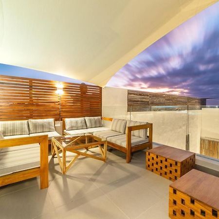 One Bay Residence Unit 15 - Penthouse With Private Roof Top, Jacuzzi And Sea View Grand Baie Bagian luar foto