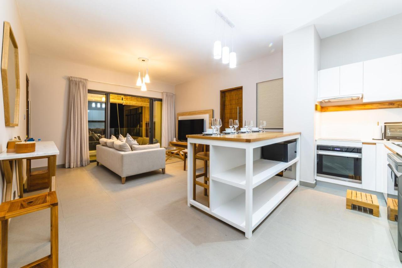 One Bay Residence Unit 15 - Penthouse With Private Roof Top, Jacuzzi And Sea View Grand Baie Bagian luar foto