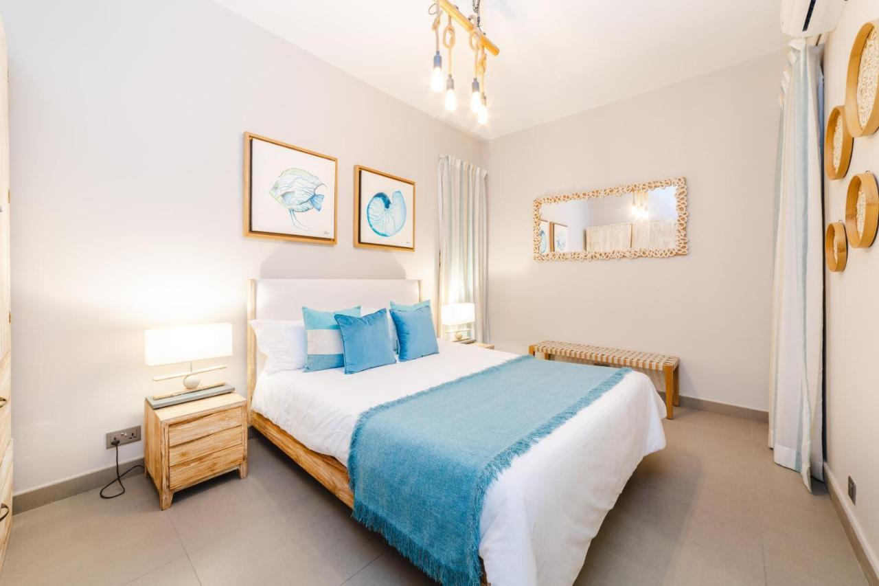 One Bay Residence Unit 15 - Penthouse With Private Roof Top, Jacuzzi And Sea View Grand Baie Bagian luar foto